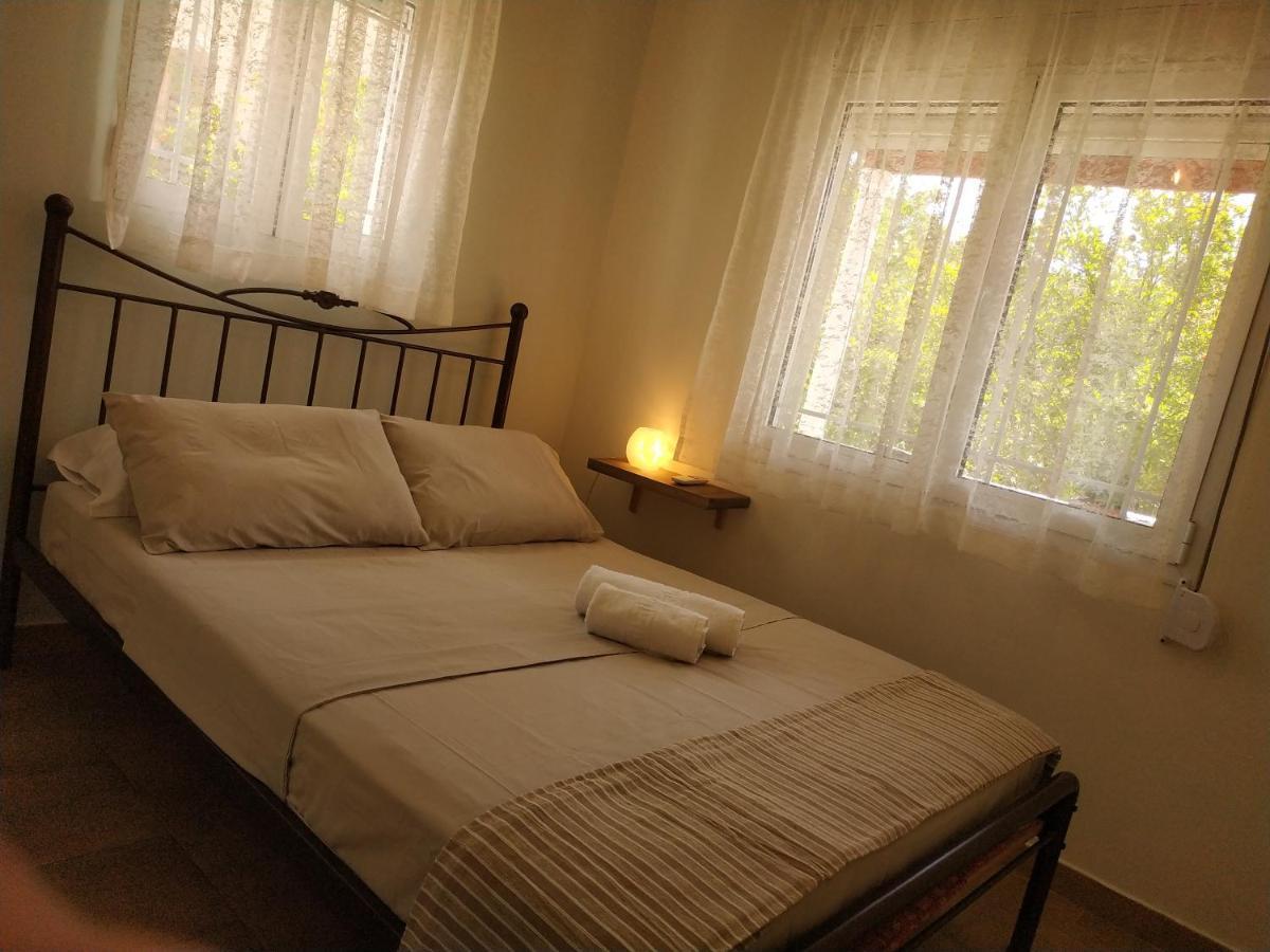 Leodi Place Kipseli  Luaran gambar